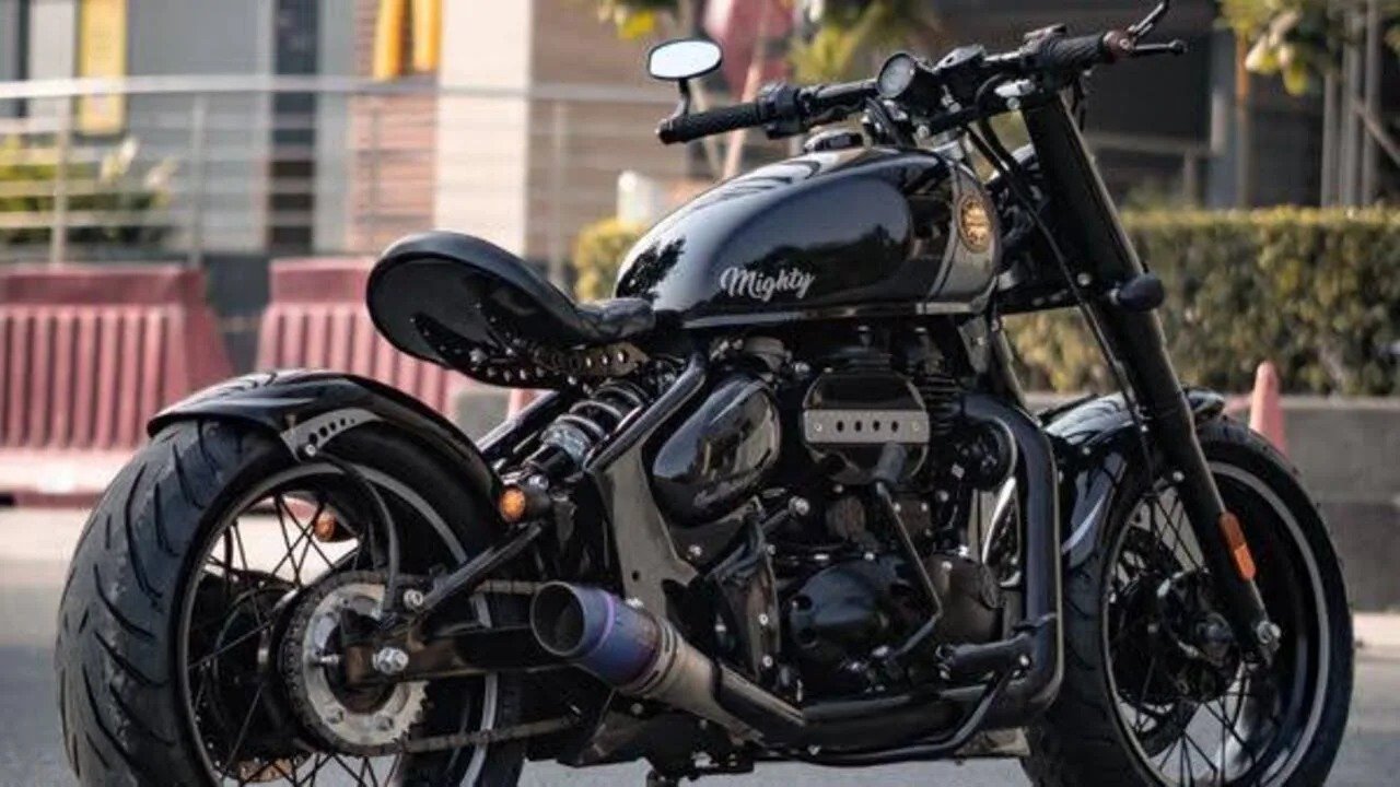 Royal Enfield 350 Bobber 2025 Bike : Timeless Attitude Meets Modern Tech